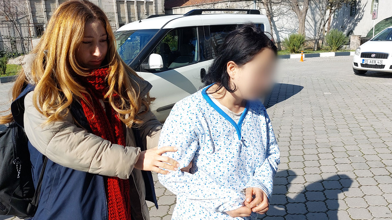 Samsun'da genç kadın dehşet saçtı