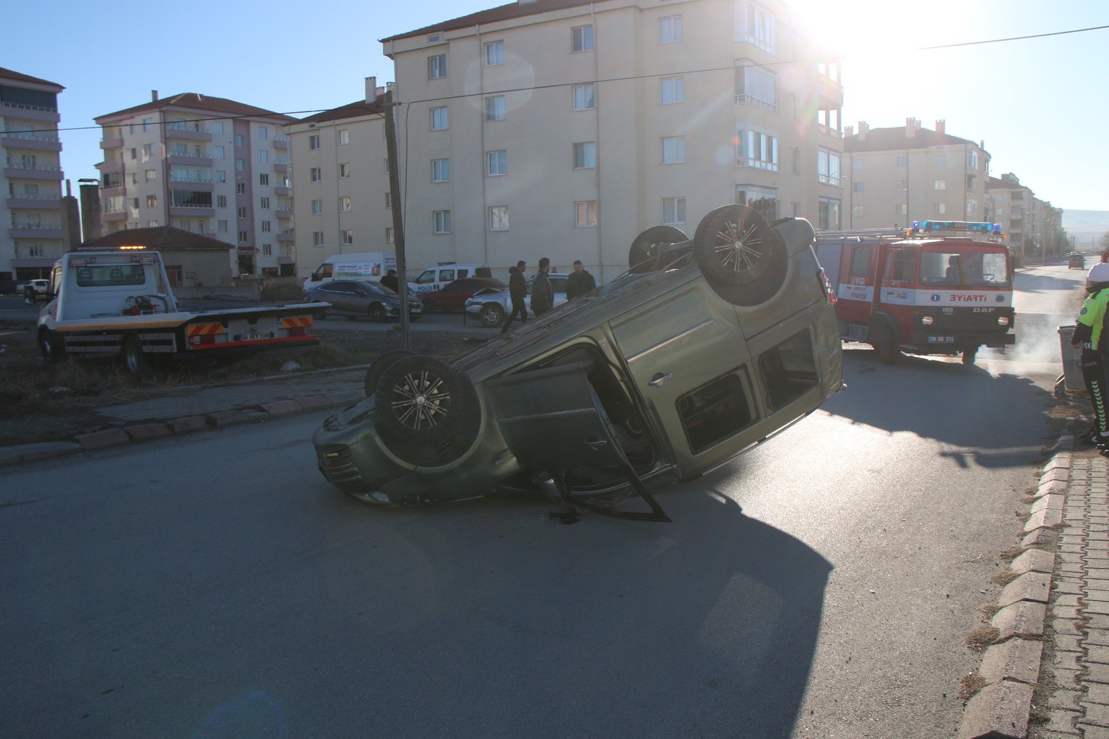 Sivas'ta hafif ticari araç ile otomobil çarpıştı