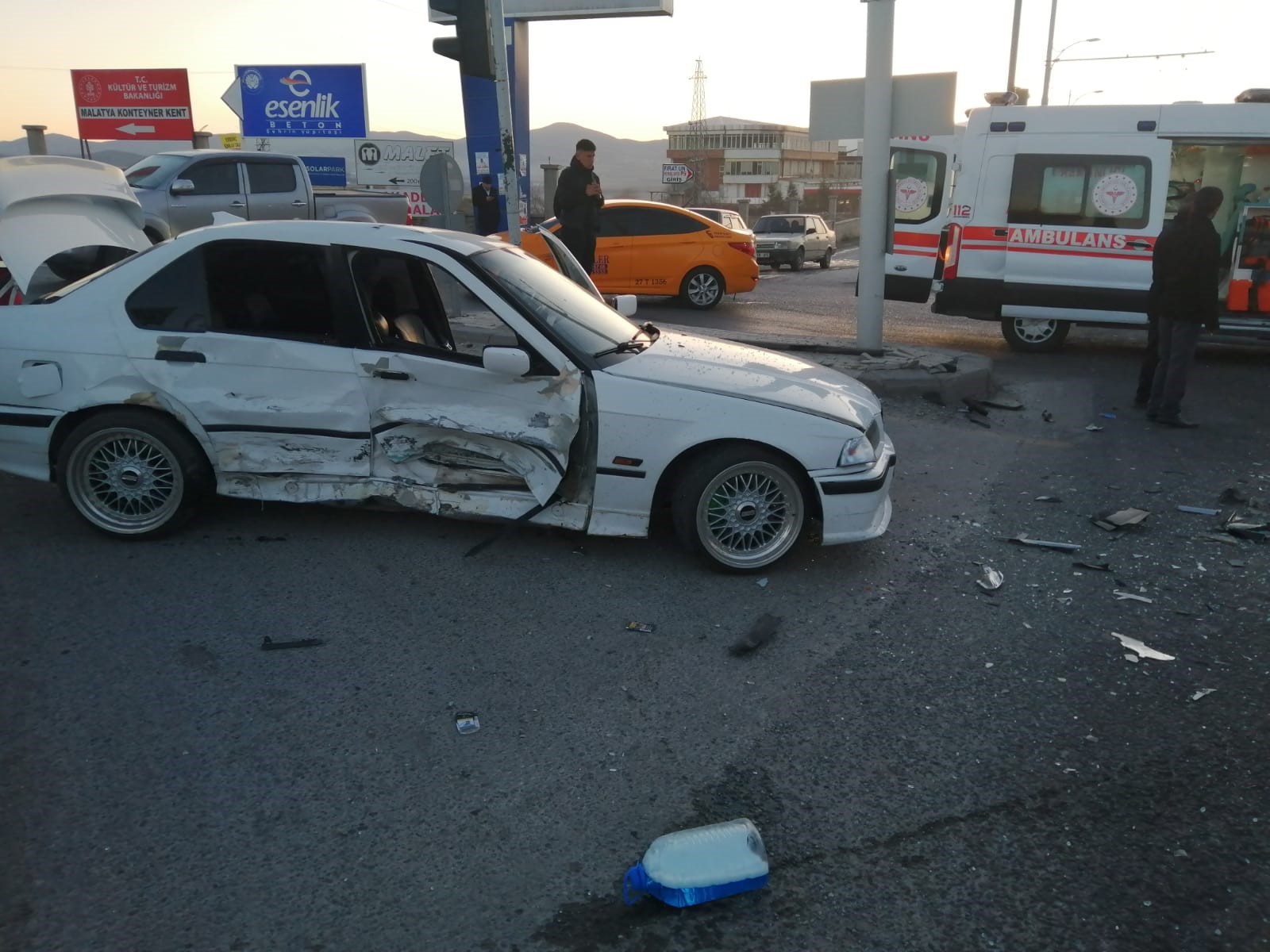 İki aracın çarpıştığı feci kazada 1 kişi yaralandı