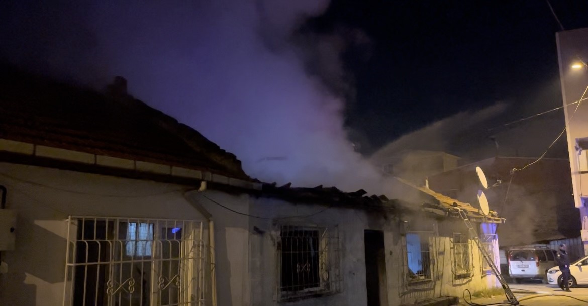 Bursa’da tek katlı evde yangın çıktı