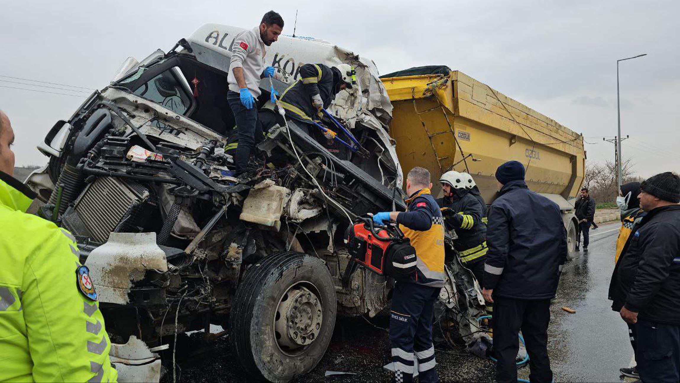 Edirne’de 2 kamyon çarpıştı ‘1 kişi hayatını kaybetti’