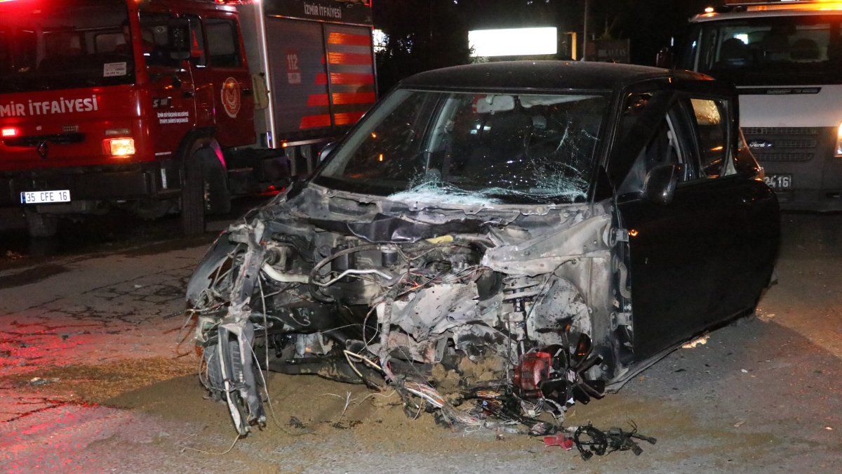 Refüje çarpan otomobil sürücüsü taklalar attı Kazada hayatını kaybetti