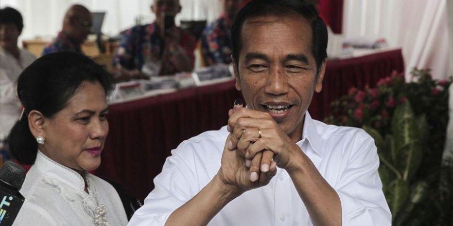 Endonezya'da Widodo yeniden devlet başkanı