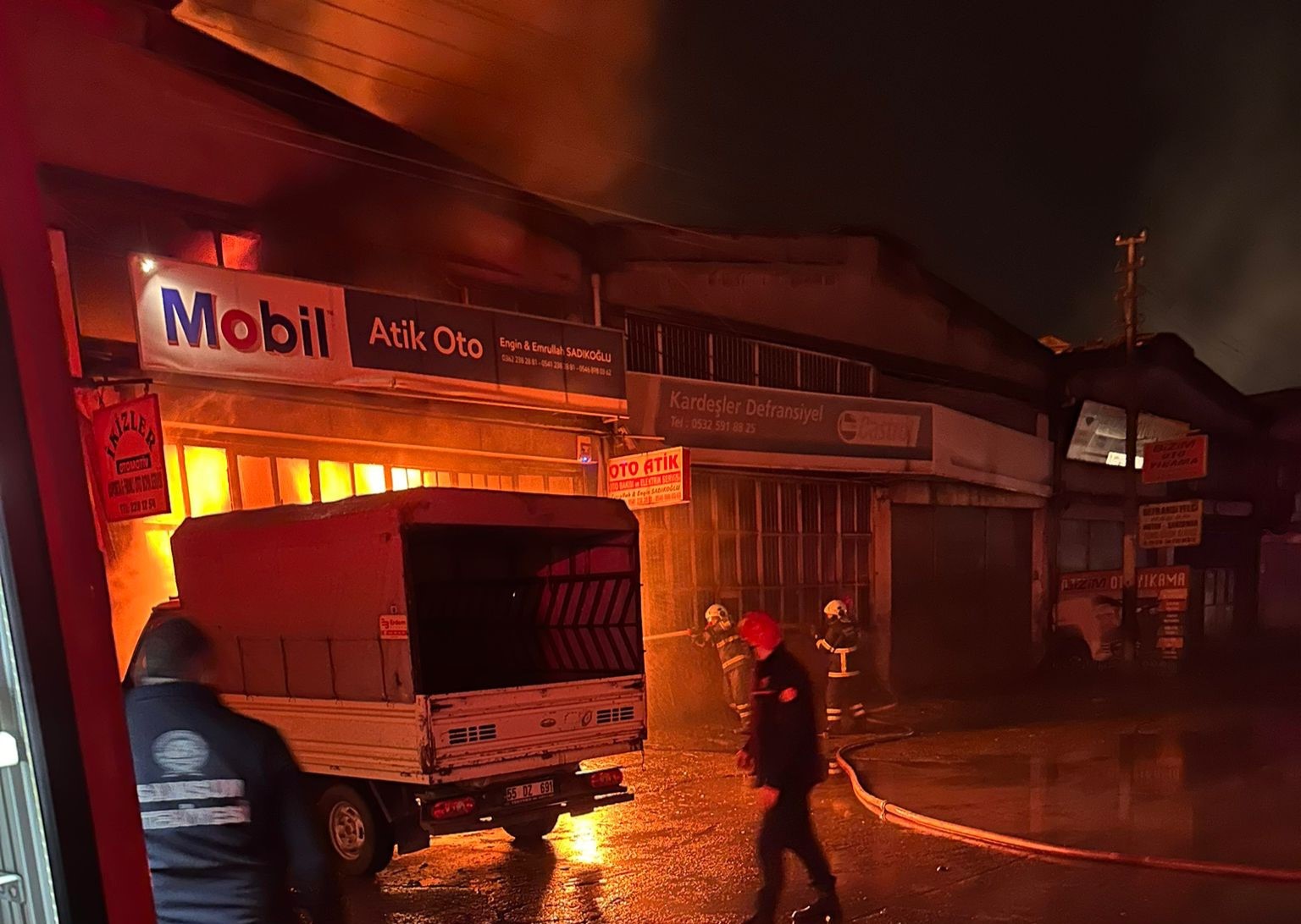 Samsun'da oto tamirci dükkanında yangın çıktı