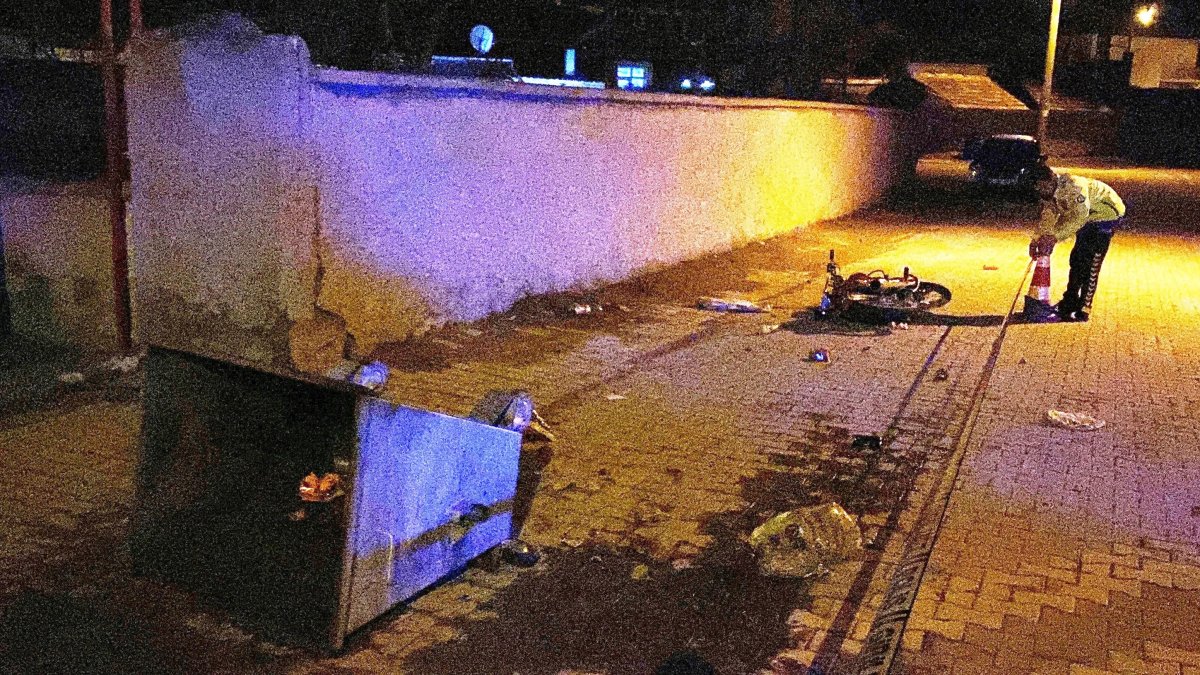 Konya'da motosiklet sürücüsü çöp konteynerine çarptı