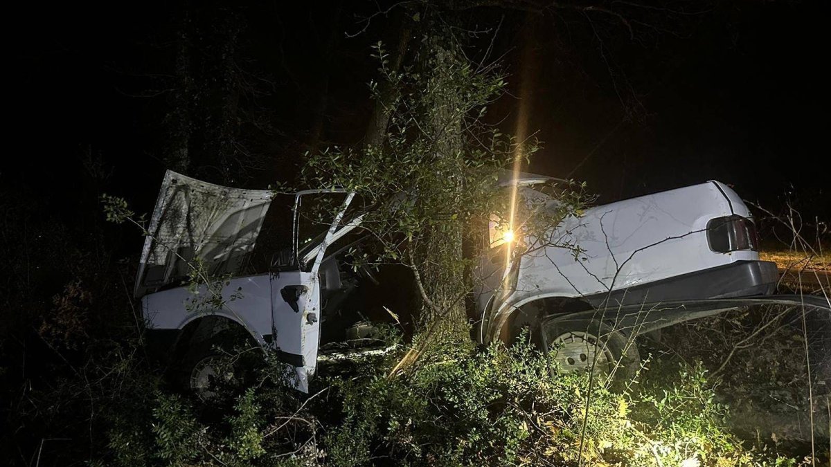 Bursa'da otomobil ağaca çarptı '1 ölü, 1 yaralı'