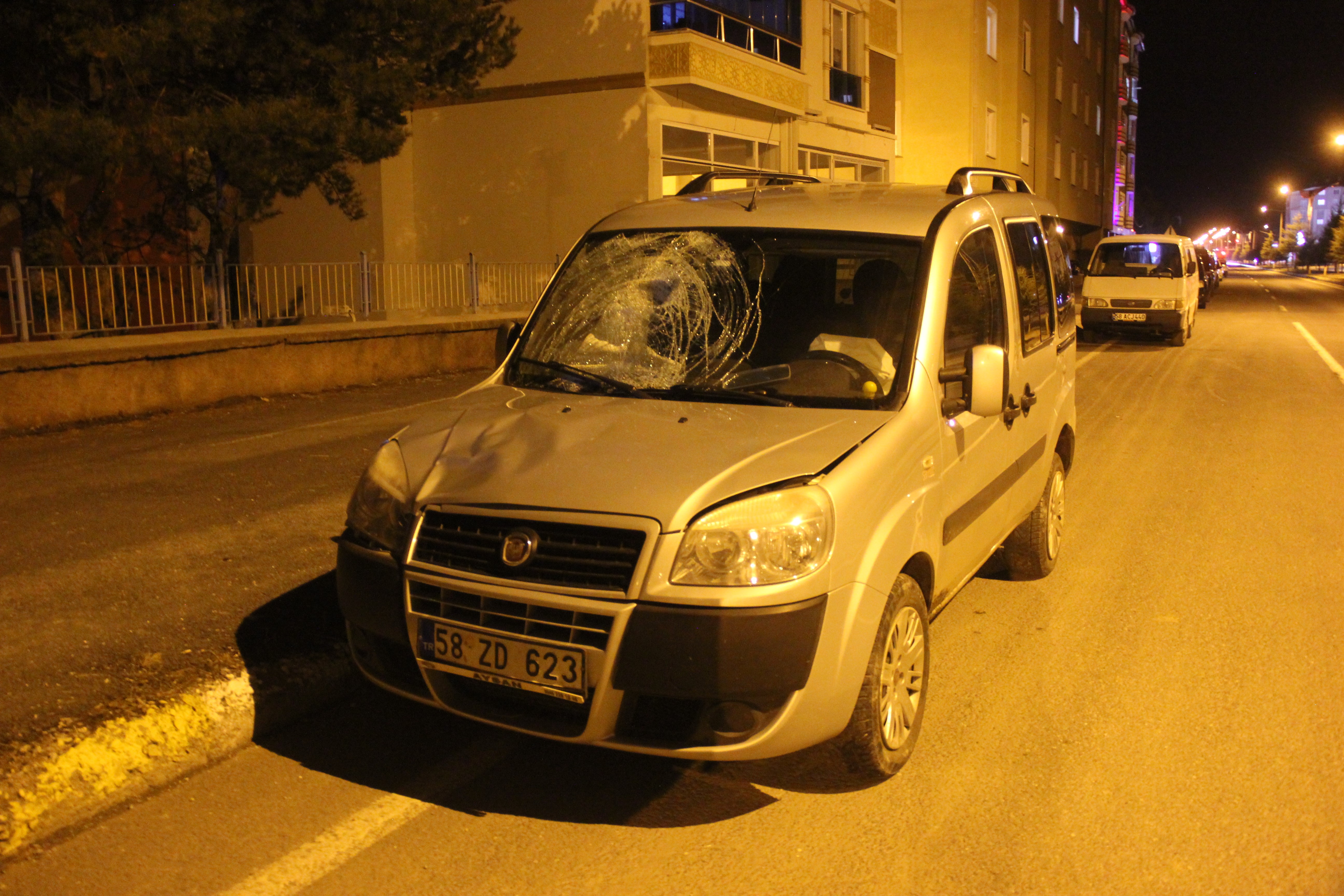 Sivas'ta bir aracın çarpması sonucu yaya ağır yaralandı