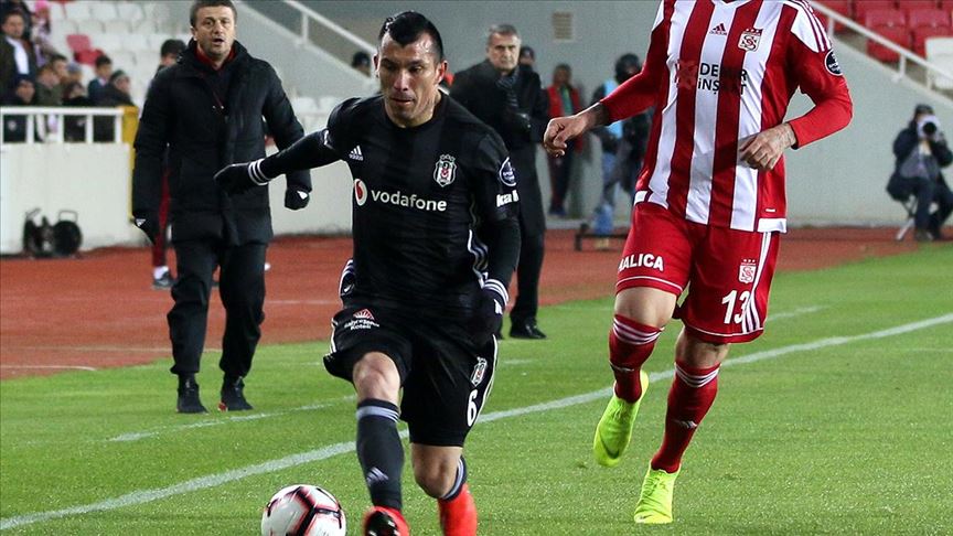Beşiktaş'ta Medel şoku