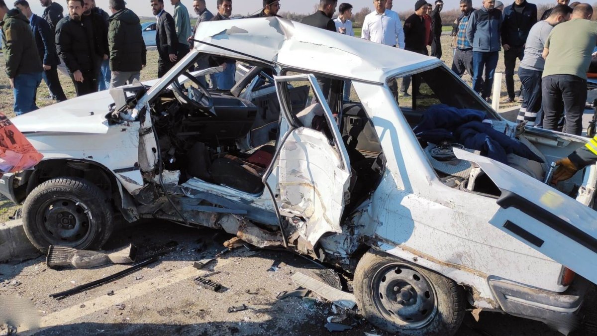 Konya'da iki otomobil çarpıştı '1 ölü 6 yaralı'