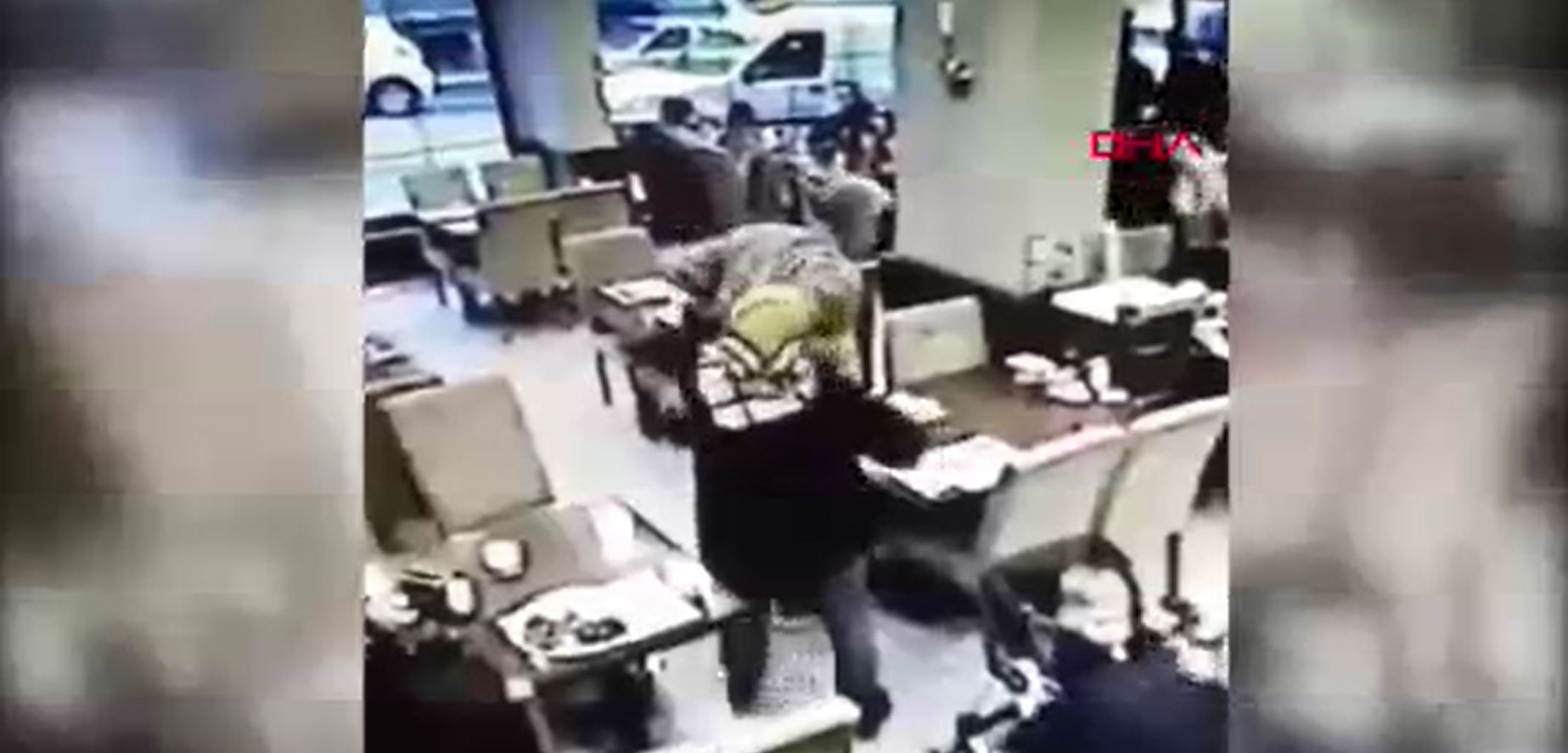 Ankara’da boğazına yemek takılan müşteriyi garson kurtardı