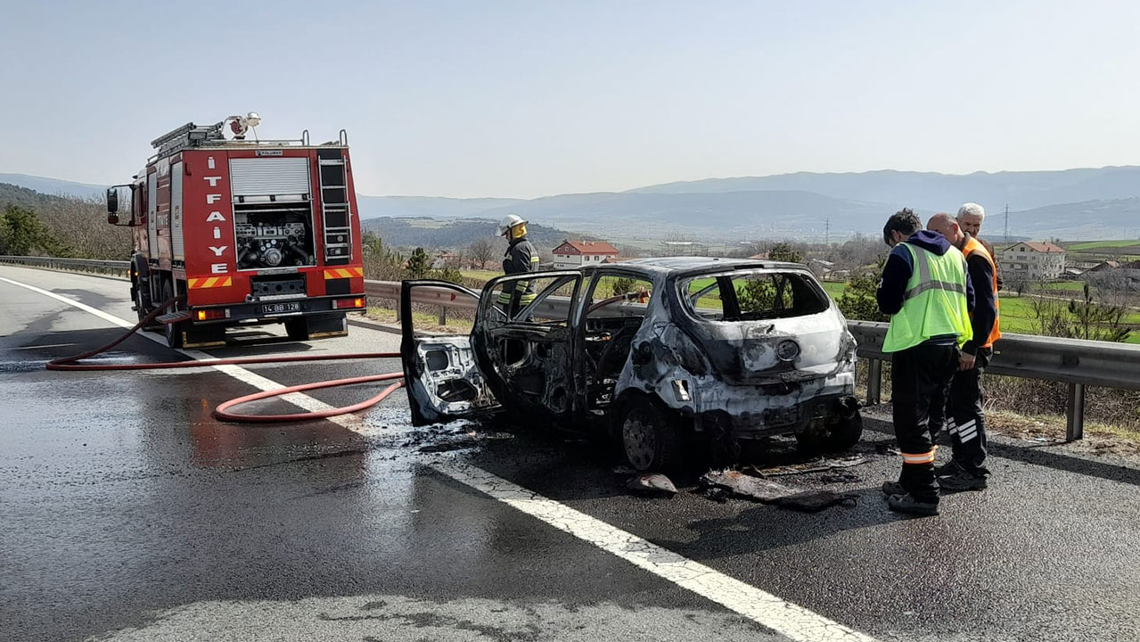 Anadolu Otoyolu'nda otomobil yandı