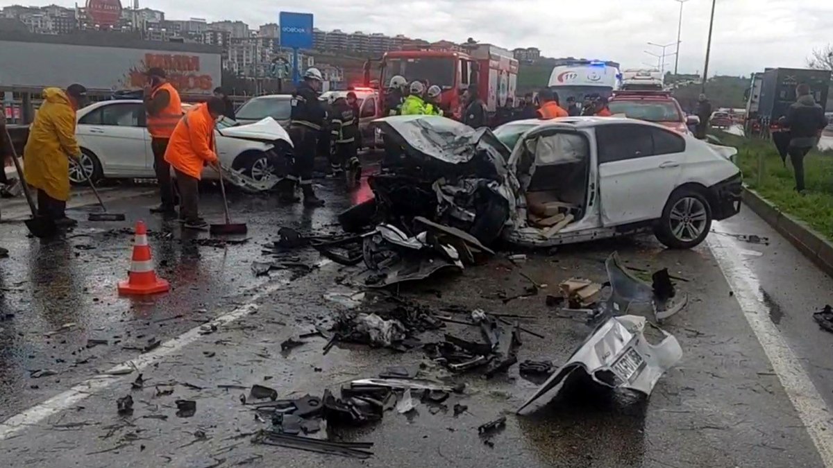 Tekirdağ’da iki otomobil kafa kafaya çarpıştı 1 kişi öldü