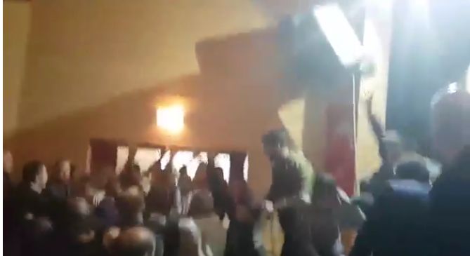 Özdağ ve Halaçoğlu'na saldırı