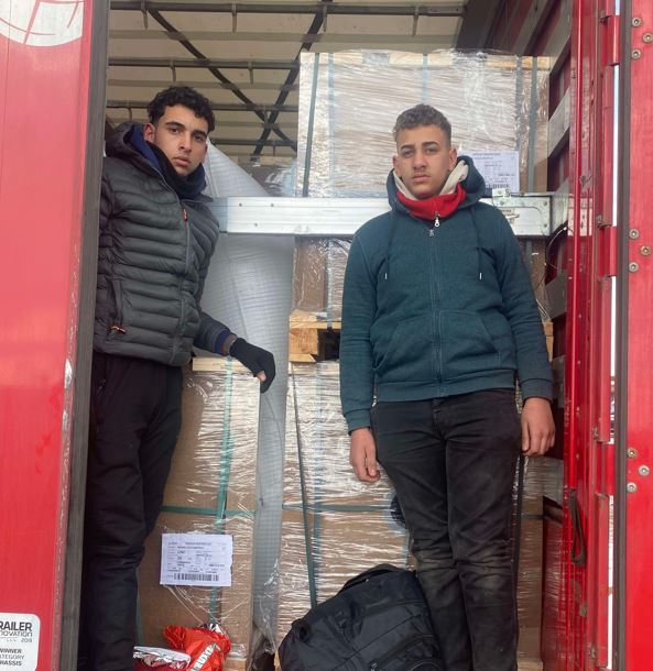 Edirne'de Mısırlı 2 kaçak göçmen tırda yakalandı