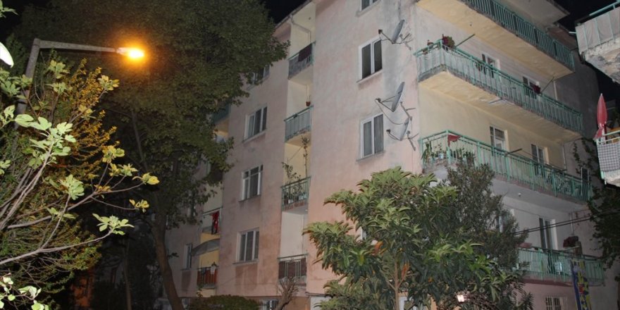 Avcılar'da çökme riski bulunan bina boşaltıldı