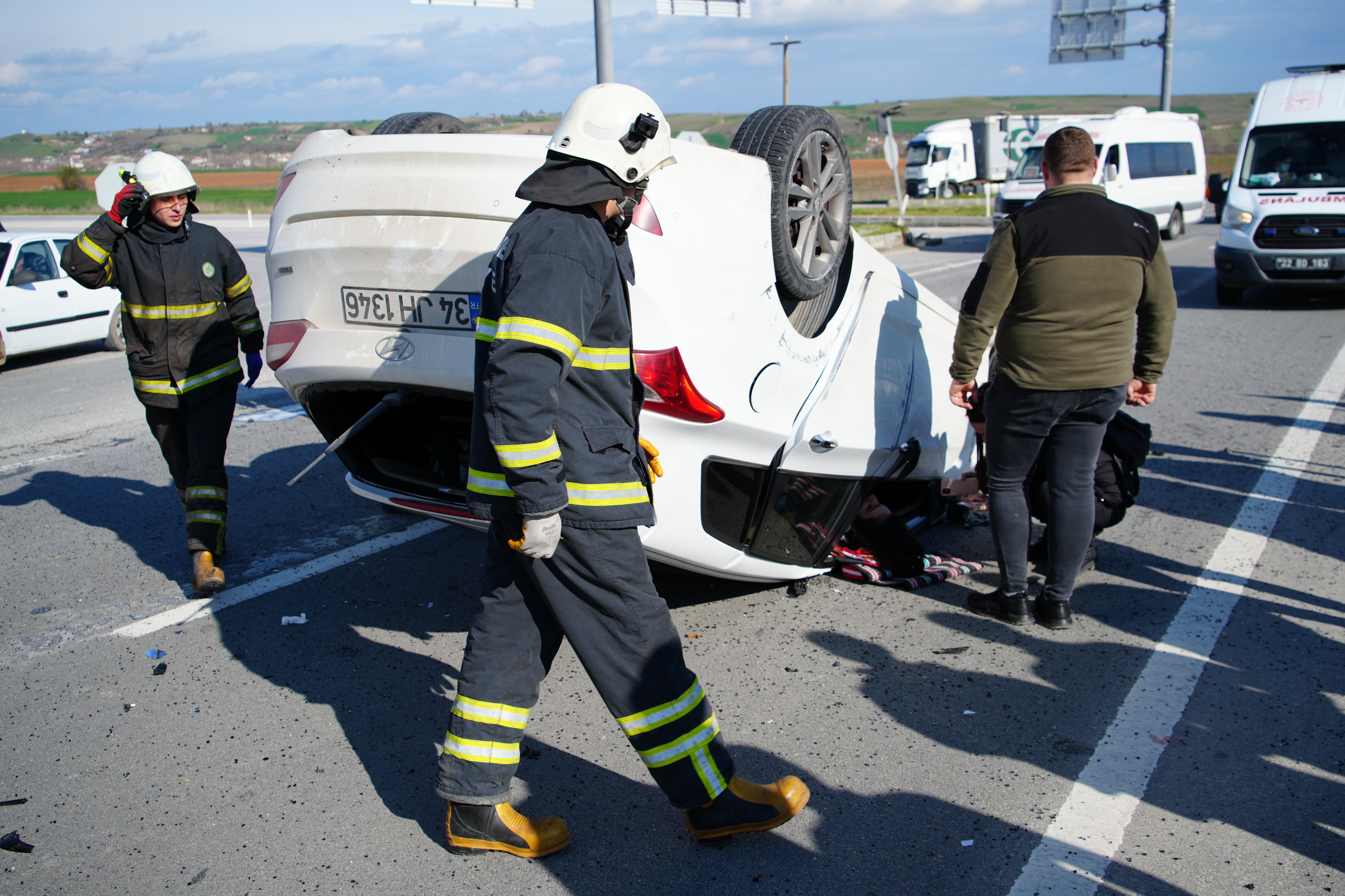 Edirne’de otomobil takla attı Sürücüsü sıkıştığı yerden kurtarıldı