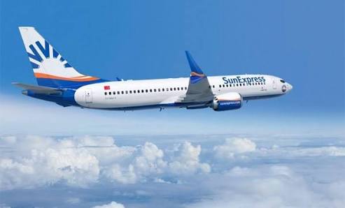 İzmir-Hamburg seferini yapan uçağa yıldırım isabet etti