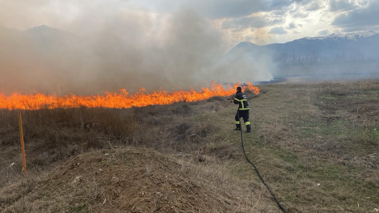 Erzincan’da örtü yangını