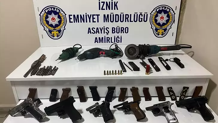 Bursa'da kaçak silah ele geçirildi