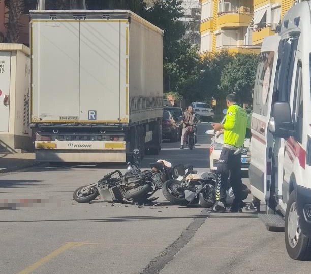 Alanya'da elektrikli bisiklet ile motosiklet çarpıştı