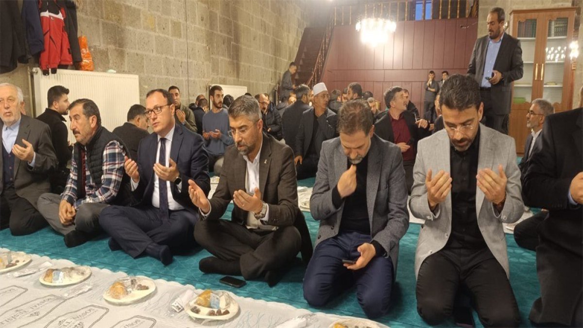 Erzurum Ulu Cami’de sessiz iftar