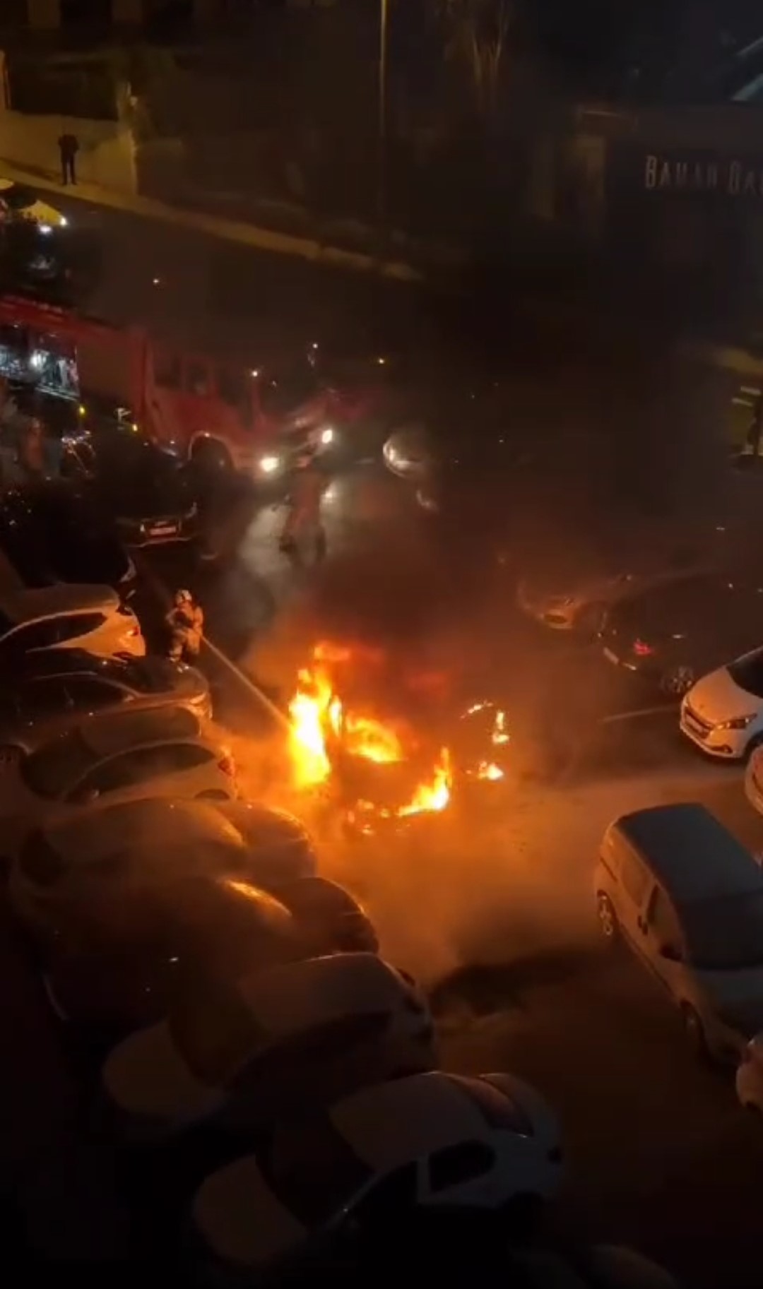 Tuzla'da park halindeki araçta yangın çıktı