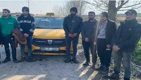 Edirne'de takside 9 kaçak göçmen yakalandı