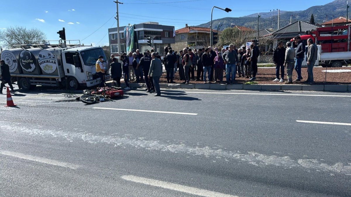 Motosiklet ile kamyonet birbirine girdi '1 kişi öldü 1 kişi yaralandı'