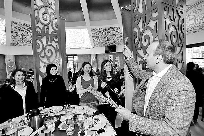 Kadınlar kahvaltıda bir araya geldiler