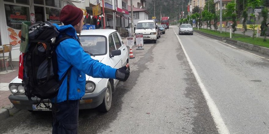 Tatar öğrenci otostopla Türkiye turunda