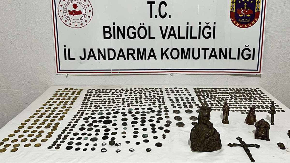 Bingöl'de yüzlerce sikke ele geçirildi