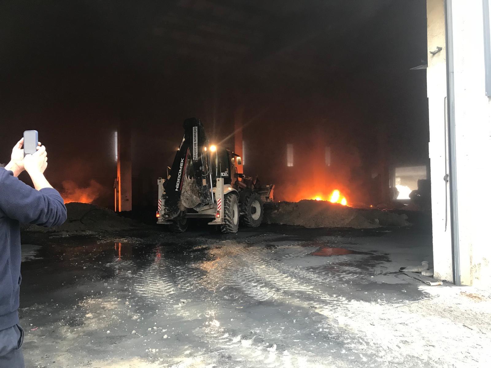 Afyonkarahisar'da fabrikada yangın '4 kişi hastanelik oldu'