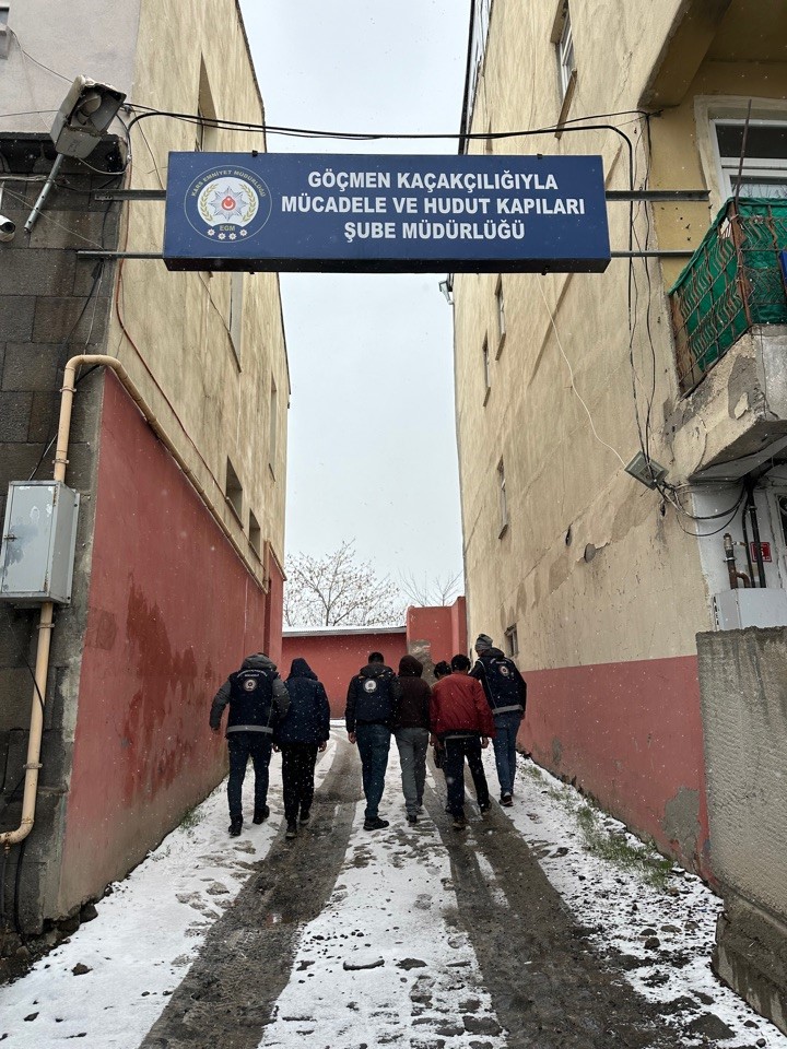 Kars’ta 8 kaçak göçmen yakalandı