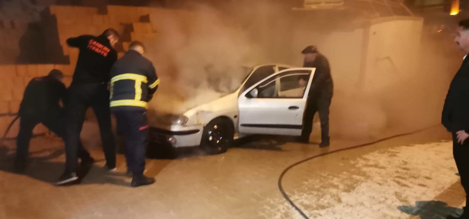 Otomobil yangına itfaiye müdahale etti