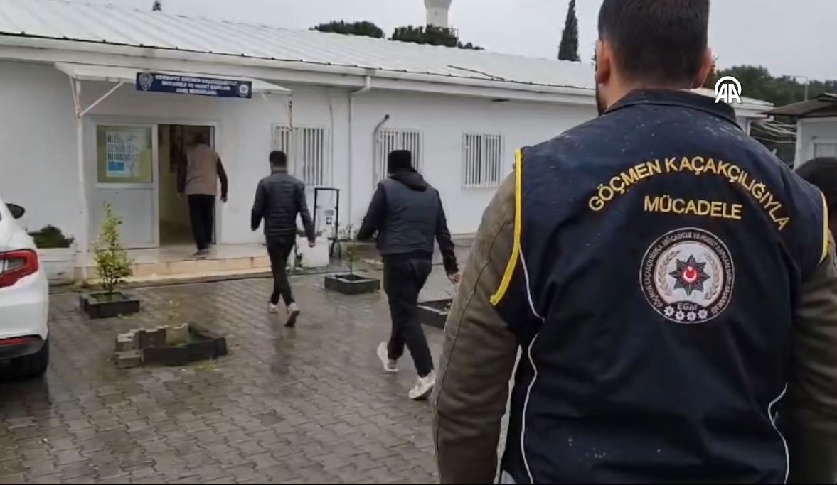 Osmaniye'de 34 kaçak göçmen yakayı ele verdi