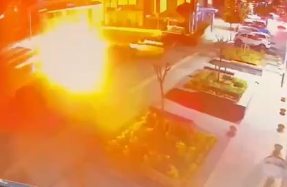 Başakşehir’de iş merkezine el bombalı saldırı