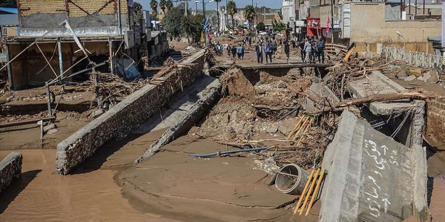 İran'da sel ve yıldırım 20 can aldı