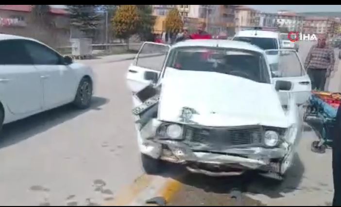 Ankara'da trafik kazası '3 yaralı'