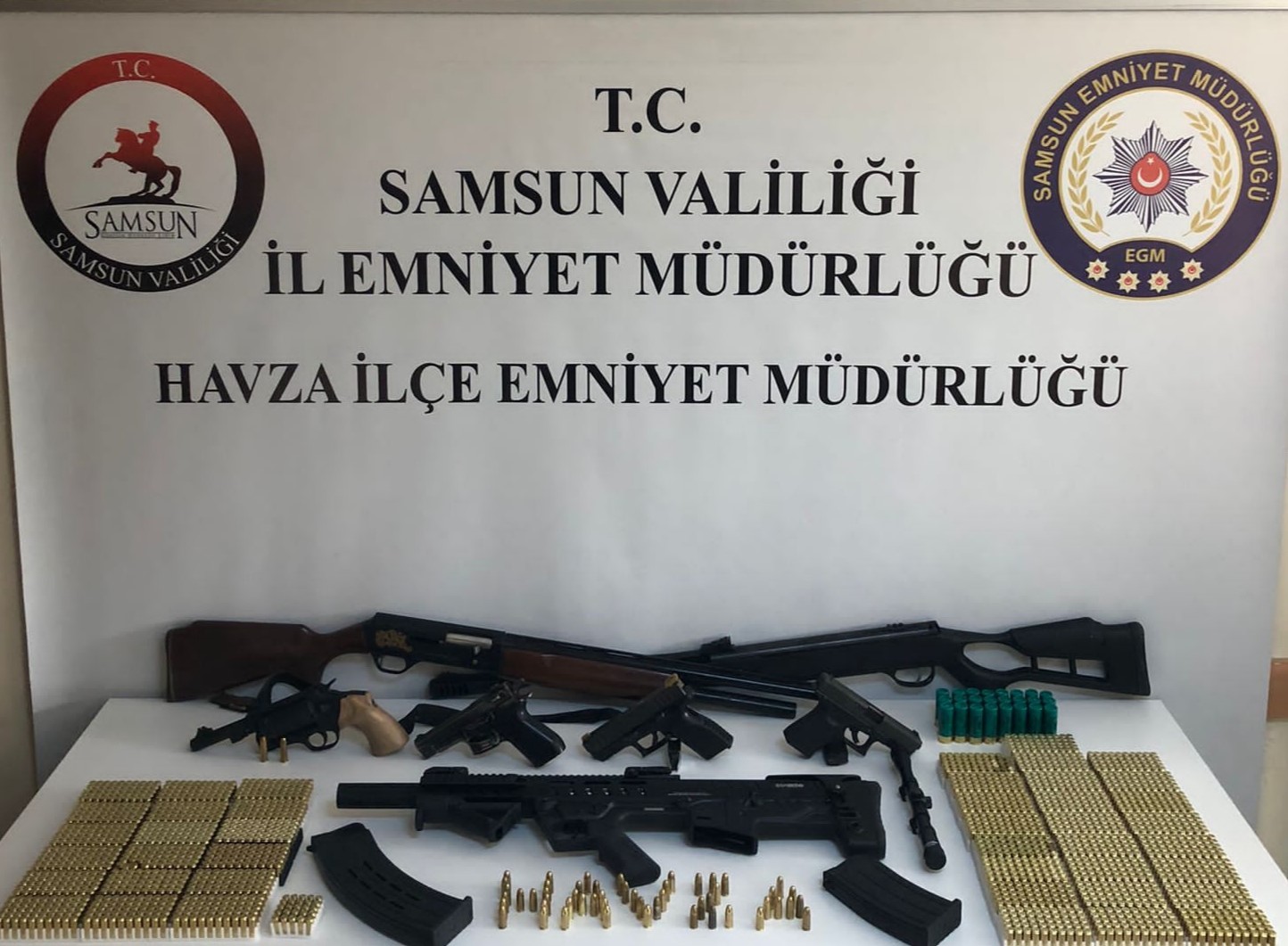 Samsun'da silah deposu oto galeriye baskın