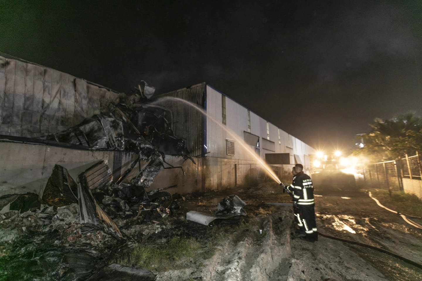 Mersin'de depo yangını