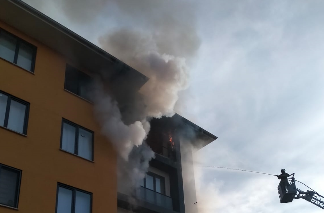 Düzce'de apartmanda yangın paniği