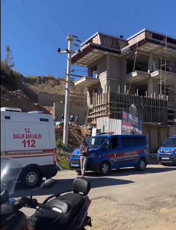Antalya'da inşaat işçisi hayatını kaybetti