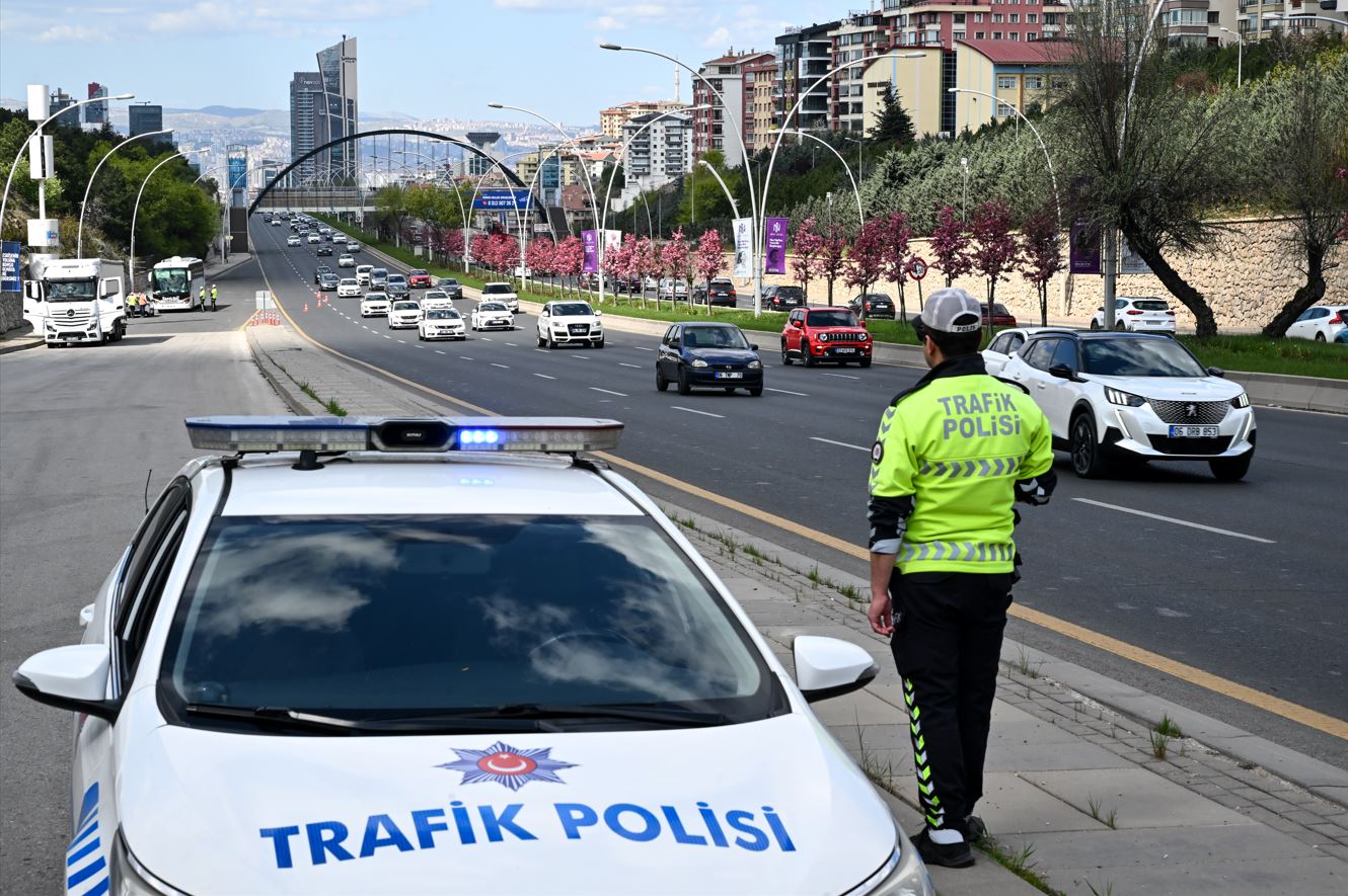 Bayram dönüşü Ankara'ya giriş yoğunluğu yaşandı