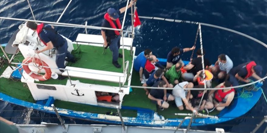 FETÖ şüphelileri tekneyle Yunanistan'a kaçarken yakalandı