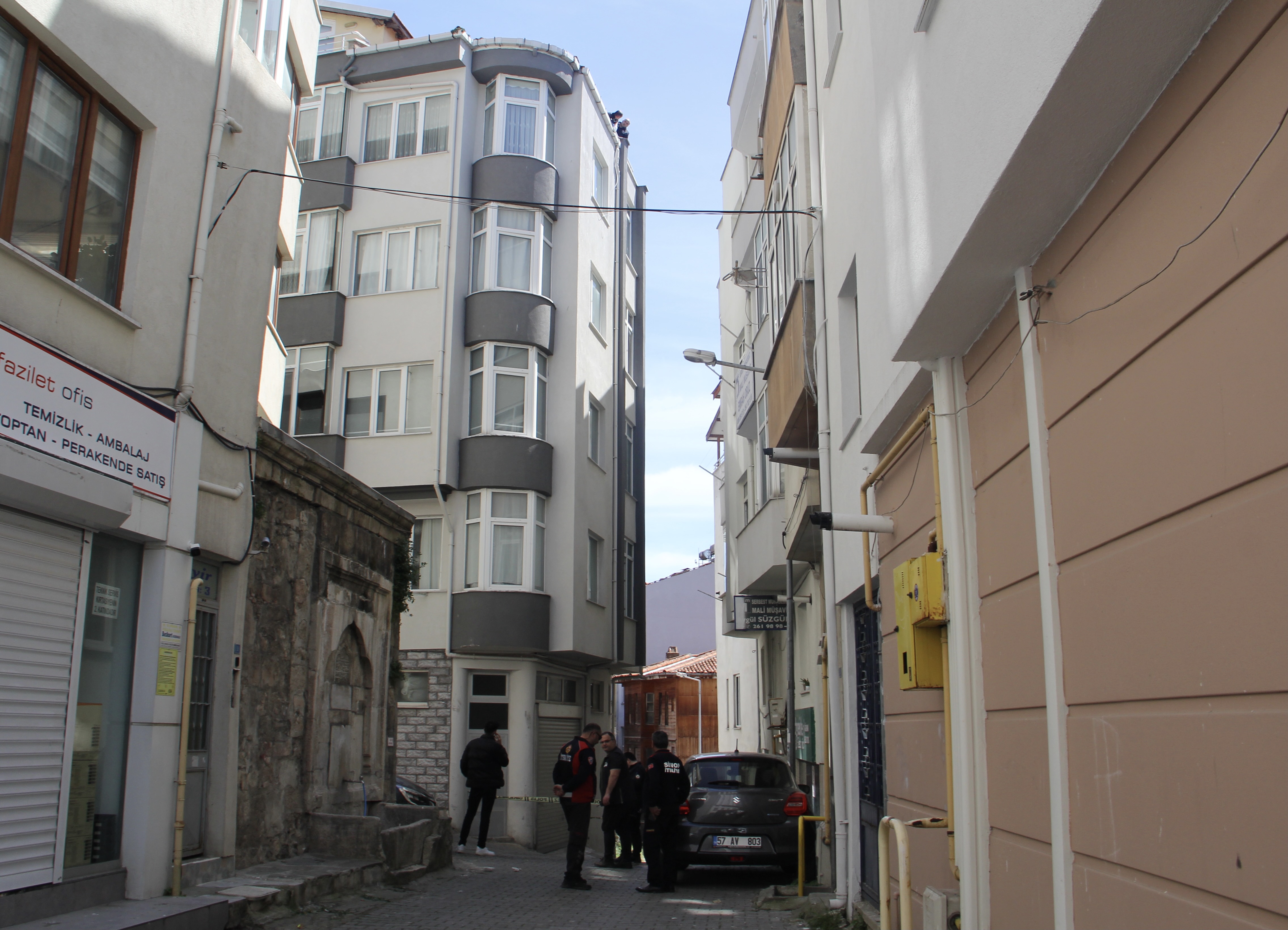 Sinop'ta çatıdan düşen kişi can verdi