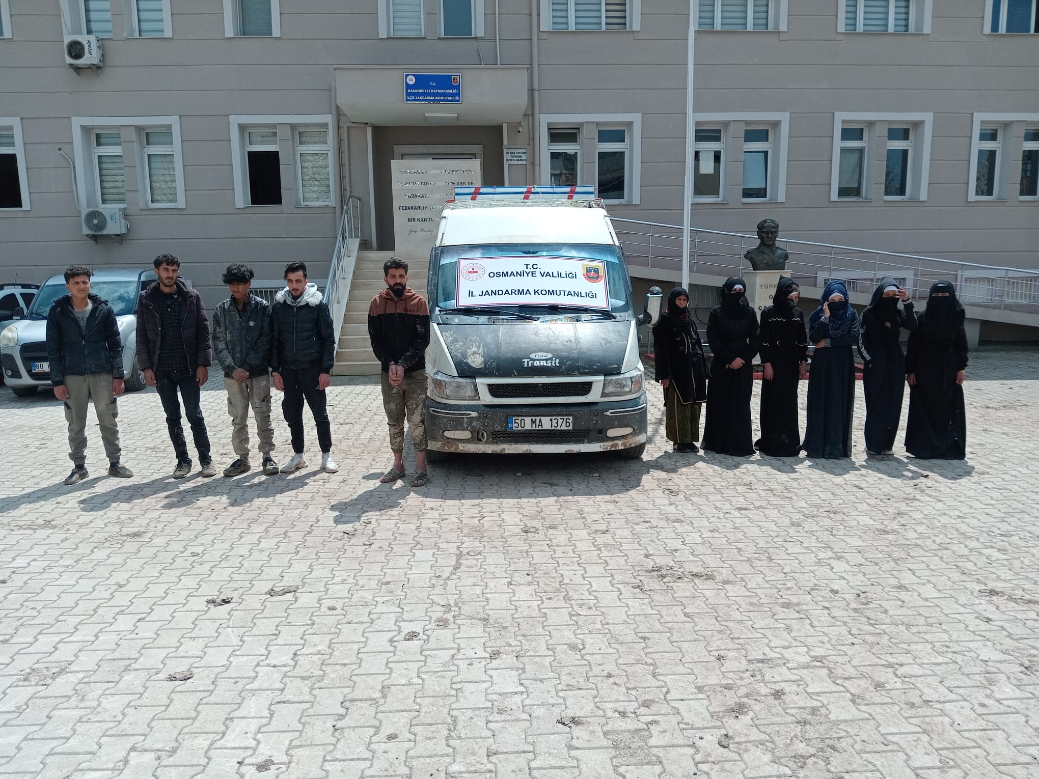 Osmaniye'de 10 kaçak göçmen yakalandı