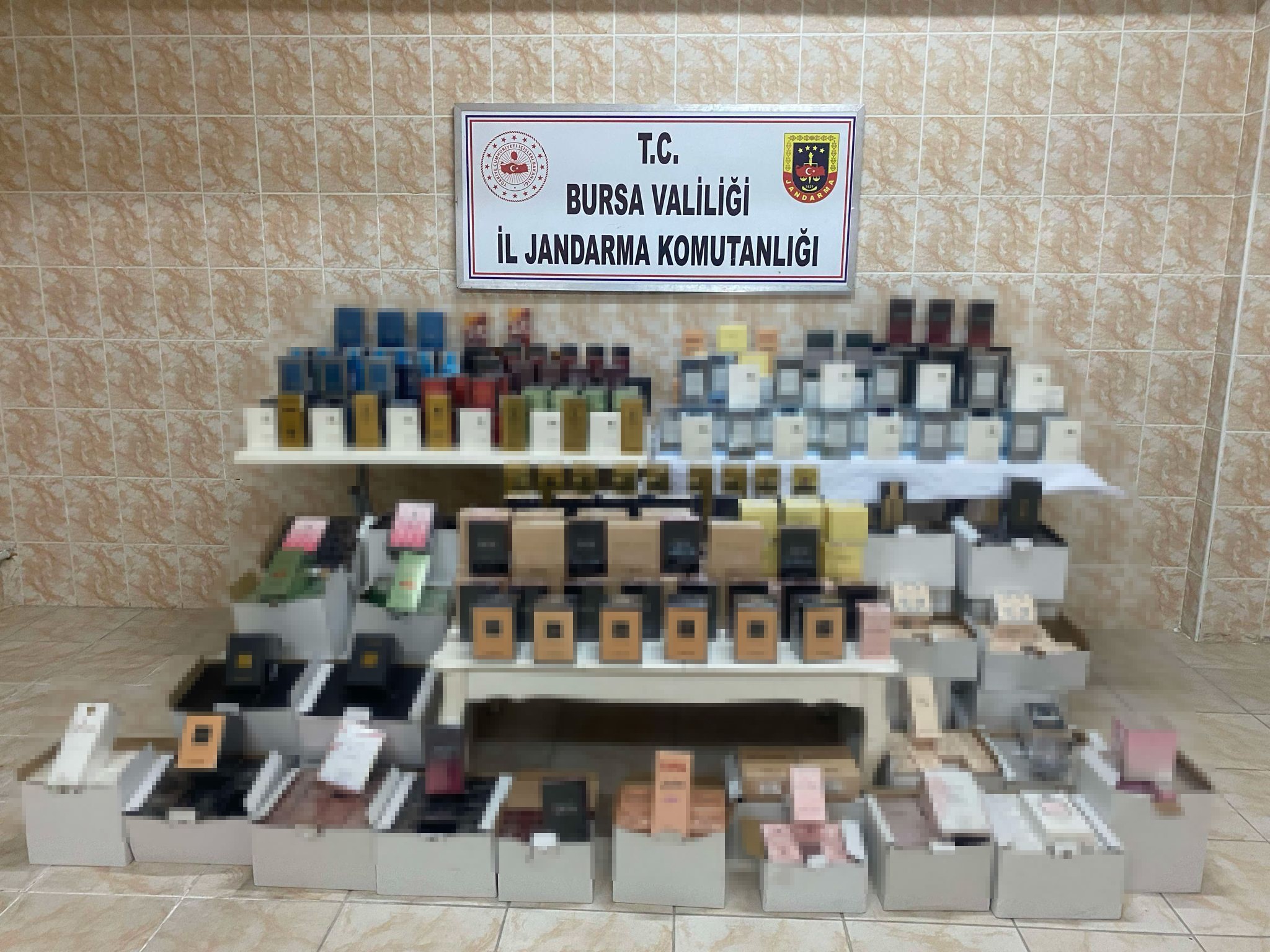 Bursa'da 1 milyon değerinde kaçak parfüm ele geçirildi