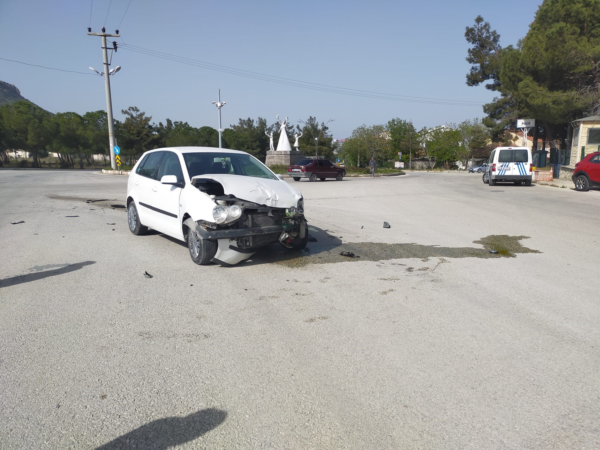 Burdur'da iki aracın karıştığı feci kazada 1 kişi yaralandı