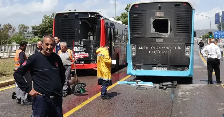 Antalya'da zincirleme kaza: 8 yaralı