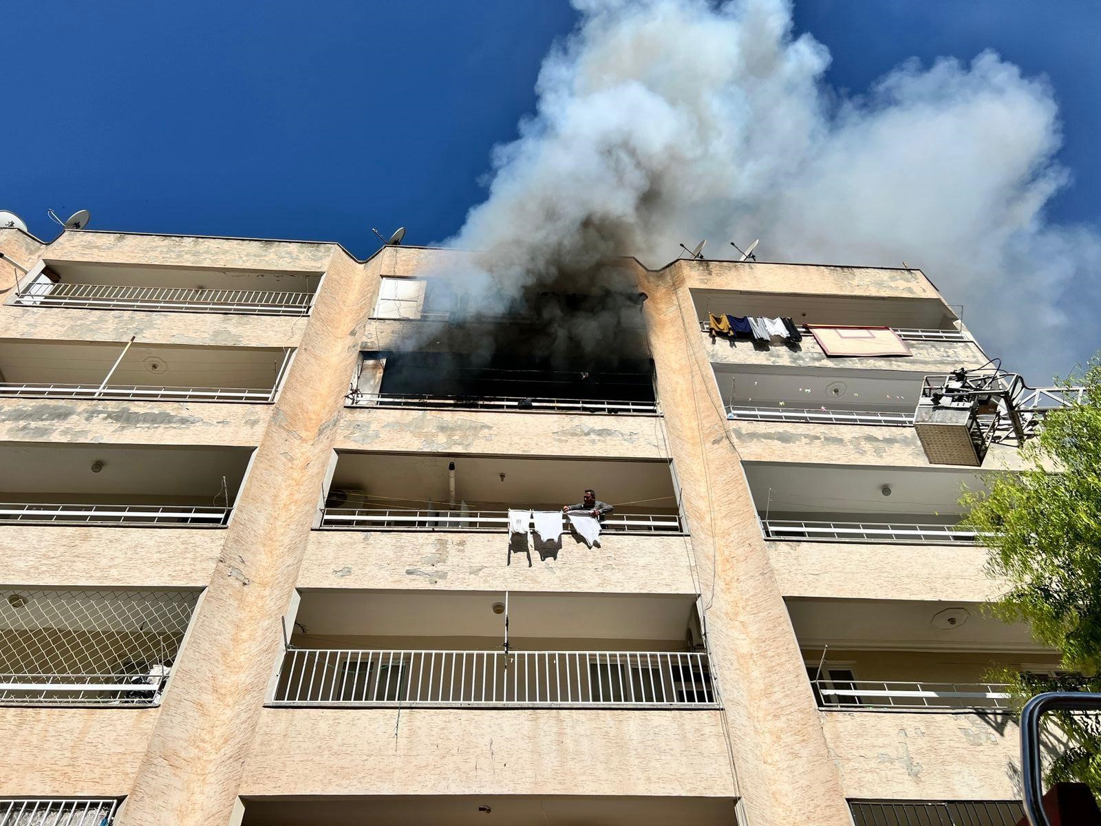 Şanlıurfa'da bir binanın 4’üncü katında yangın çıktı